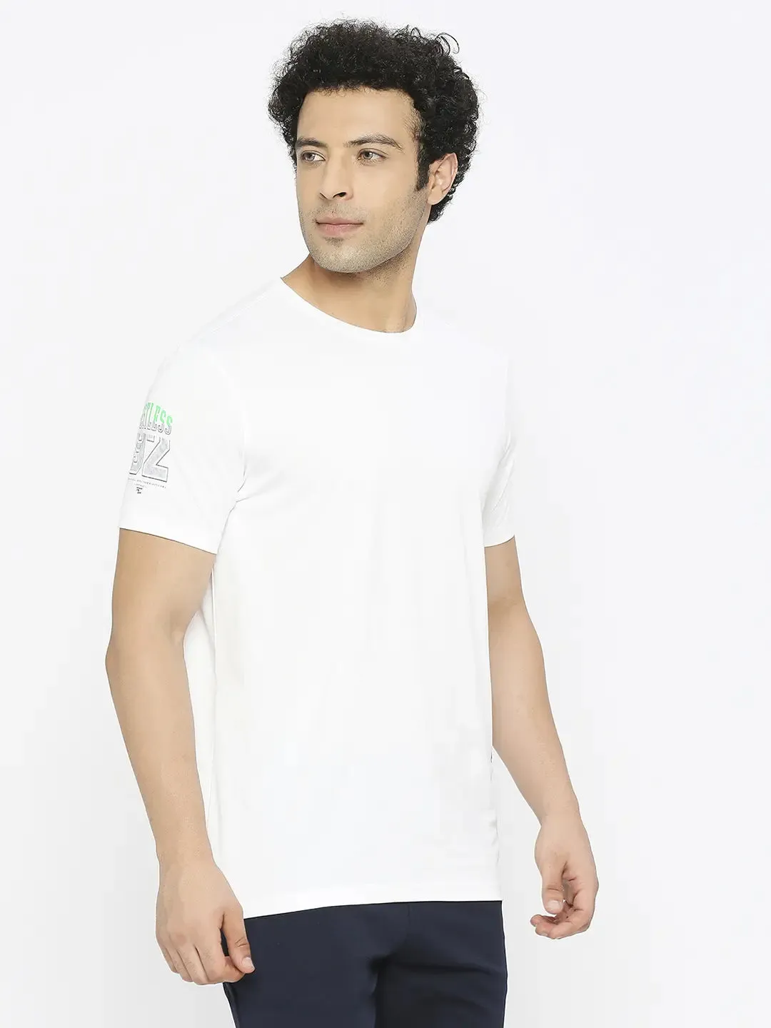 Spykar Men White Blended Regular Fit Half Sleeve Plain Round Neck Tshirt